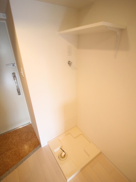 物件内観写真15　(洗濯機置場)