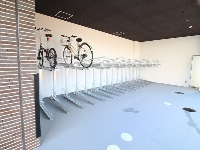 物件外観写真3　(駐輪場)