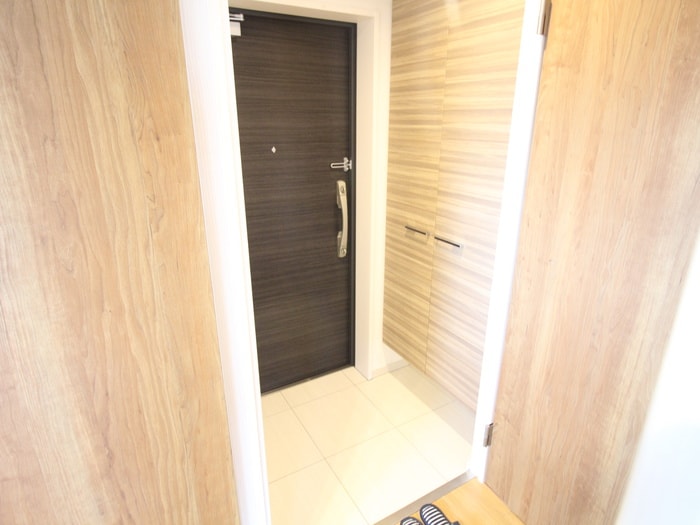 物件内観写真12　(玄関)