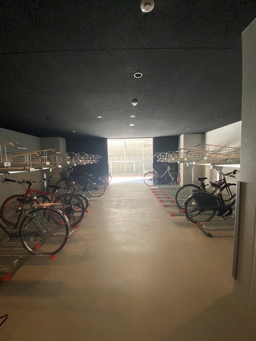 物件外観写真4　(駐輪場)