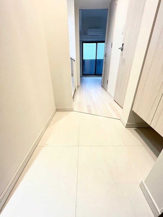 物件内観写真13　(玄関)