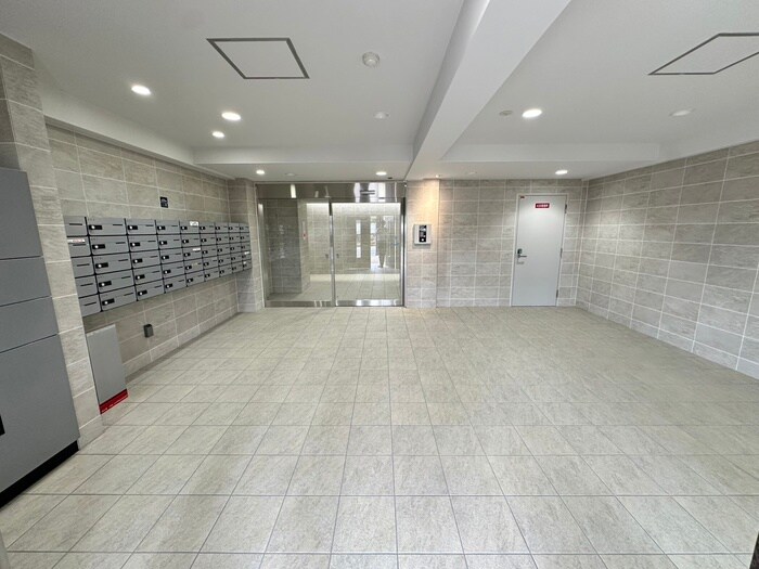 物件外観写真2　(エントランス部分)