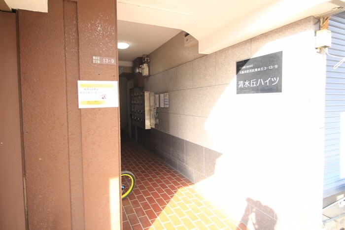 物件外観写真2　(エントランス部分)