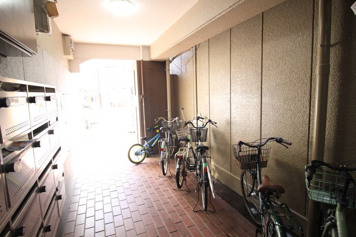 物件外観写真4　(駐輪場)