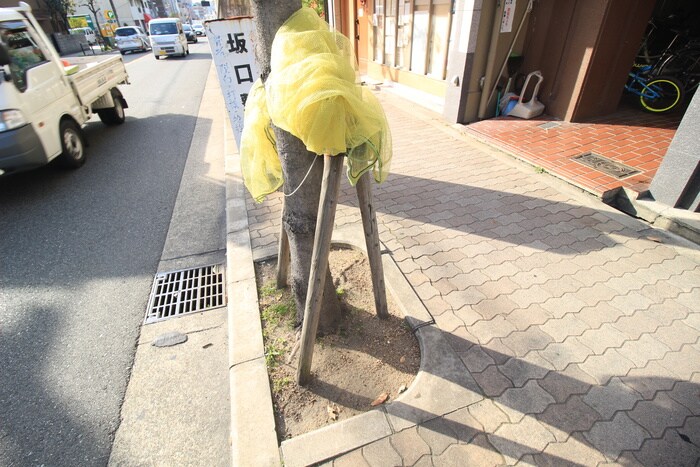 物件外観写真5　(バイク置き場)