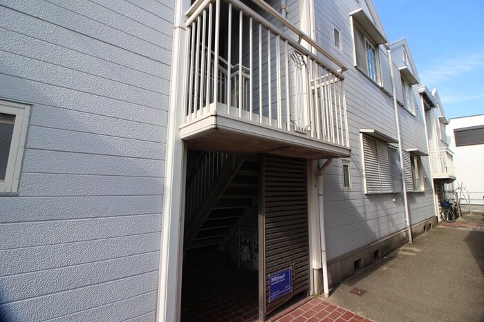 物件外観写真2　(エントランス部分)