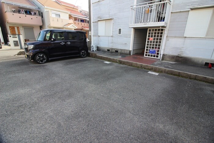 物件外観写真4　(駐車場)