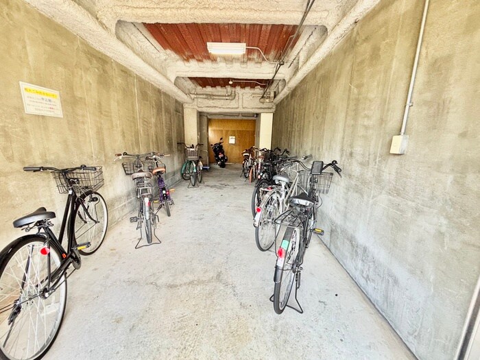 物件外観写真3　(駐輪場)