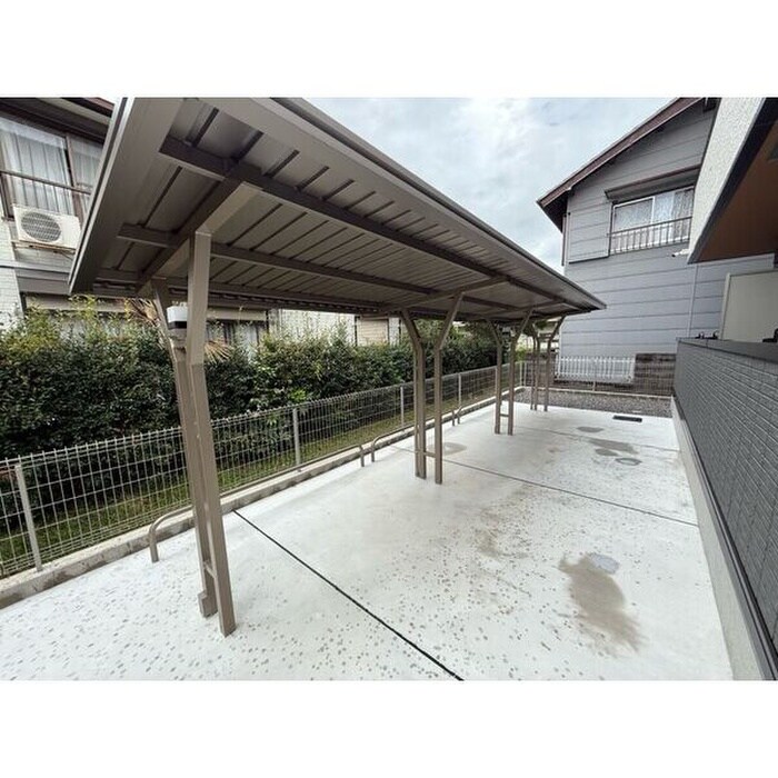 物件外観写真4　(駐輪場)