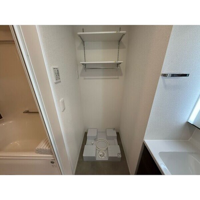 物件内観写真15　(洗濯機置場)