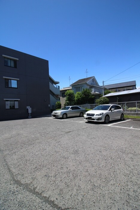 物件外観写真4　(駐車場)