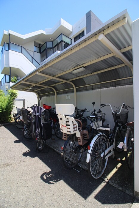 物件外観写真5　(駐輪場)