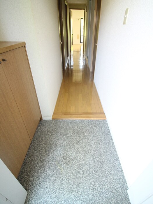 物件内観写真13　(玄関)