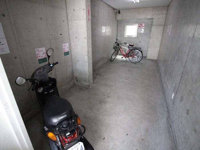 物件外観写真3　(駐輪場)