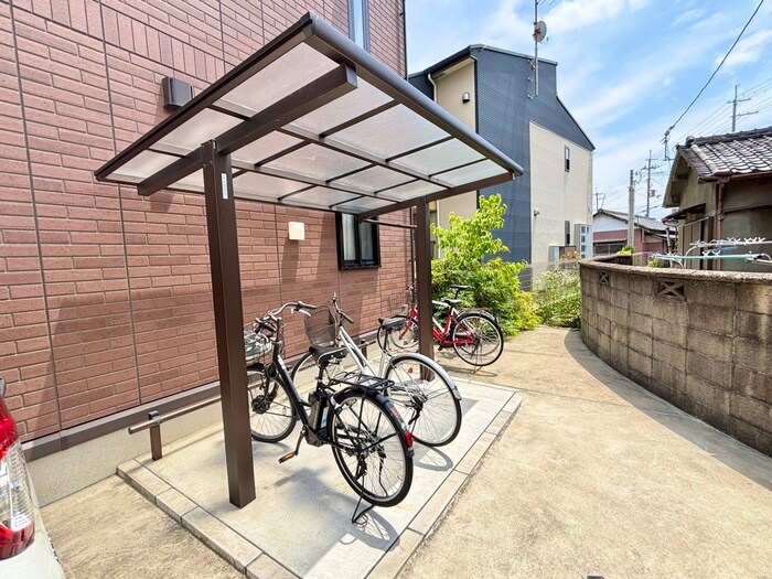 物件外観写真3　(駐輪場)