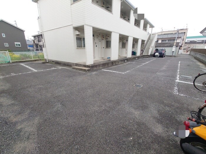 物件外観写真5　(駐車場)