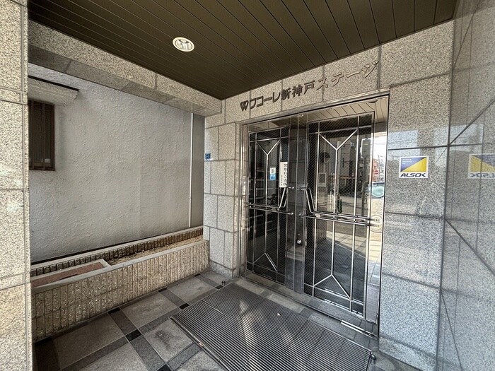 物件外観写真3　(エントランス部分)