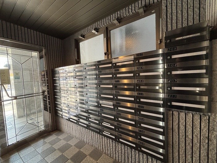 物件外観写真5　(エントランス部分)