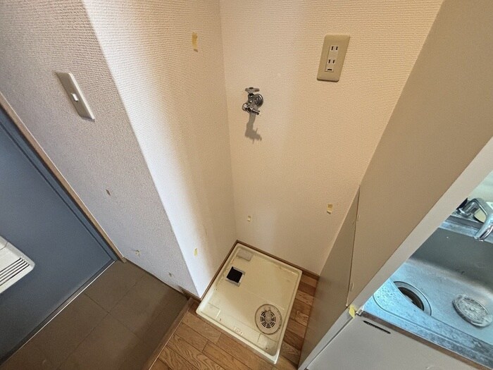 物件内観写真17　(洗濯機置場)