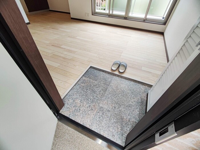 物件内観写真6　(玄関)