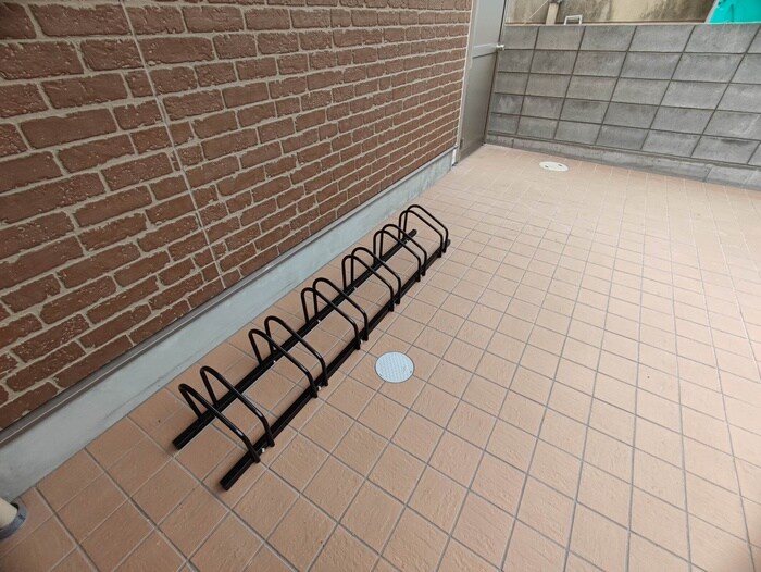 物件外観写真5　(駐輪場)