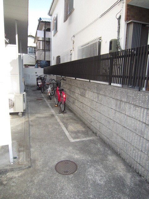 物件外観写真3　(駐輪場)