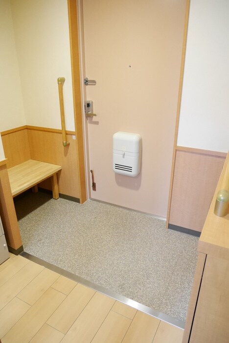 物件内観写真14　(玄関)