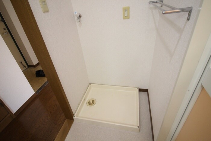 物件内観写真10　(洗濯機置場)