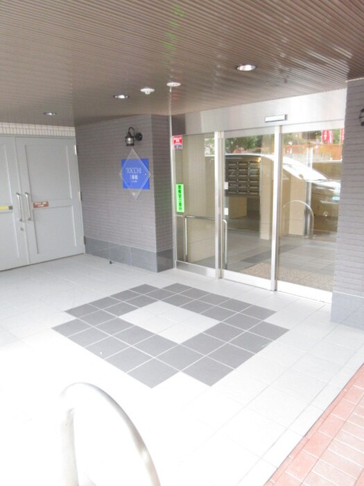 物件外観写真2　(エントランス部分)