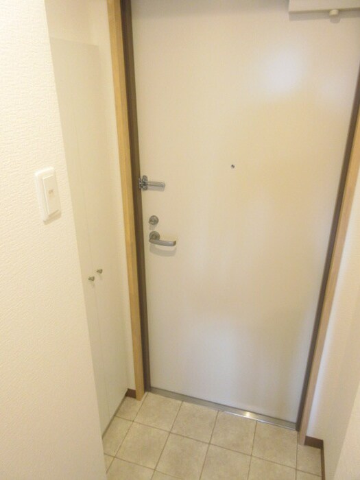 物件内観写真14　(玄関)