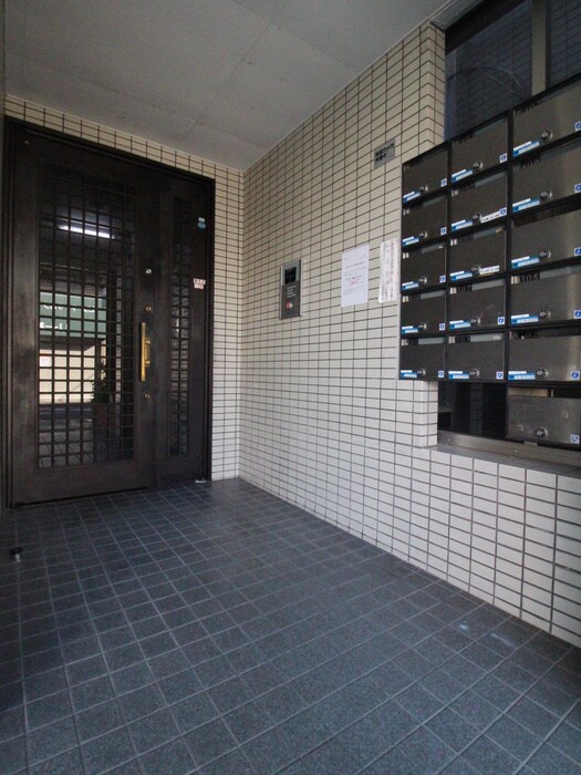 物件外観写真4　(エントランス部分)