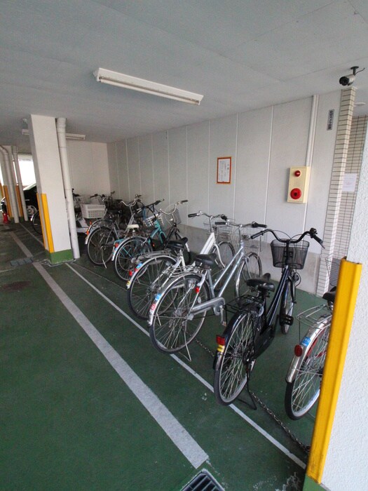 物件外観写真5　(駐輪場)