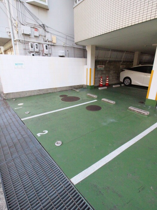 物件外観写真6　(駐車場)