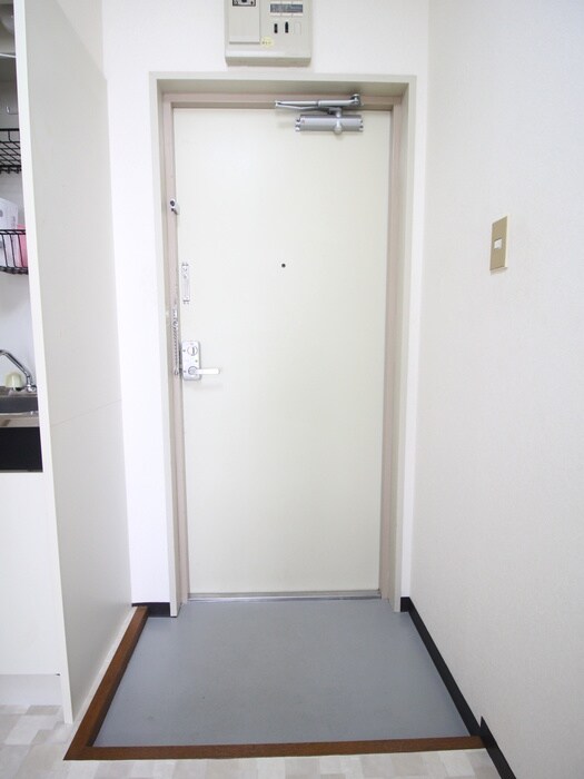 物件内観写真13　(玄関)