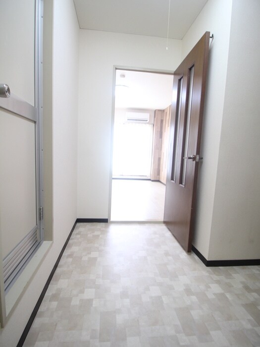 物件内観写真14　(廊下)