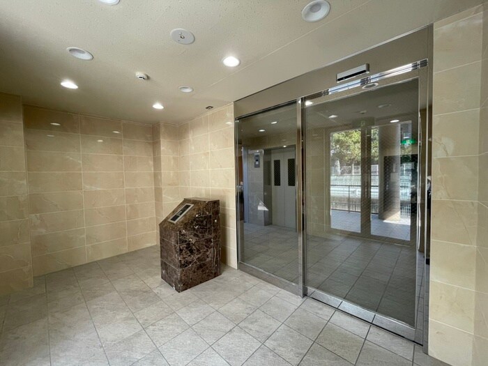 物件外観写真5　(エントランス部分)