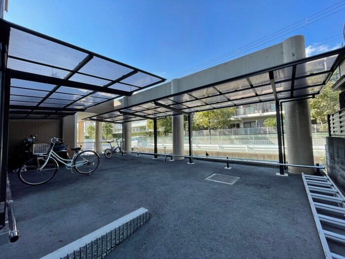 物件外観写真6　(駐輪場)