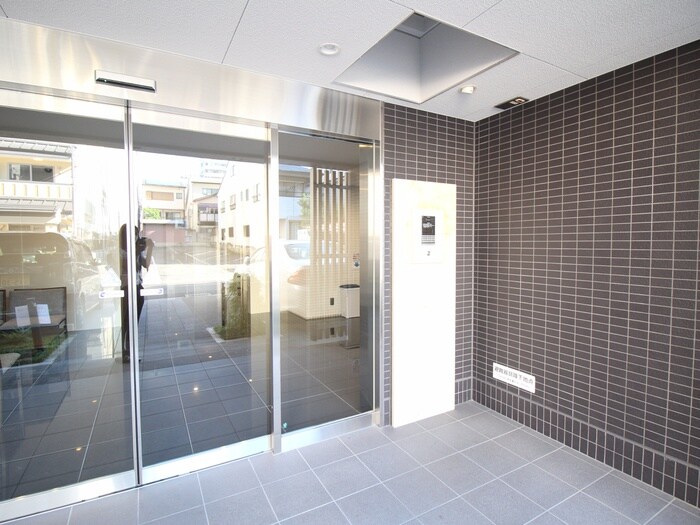 物件外観写真2　(エントランス部分)