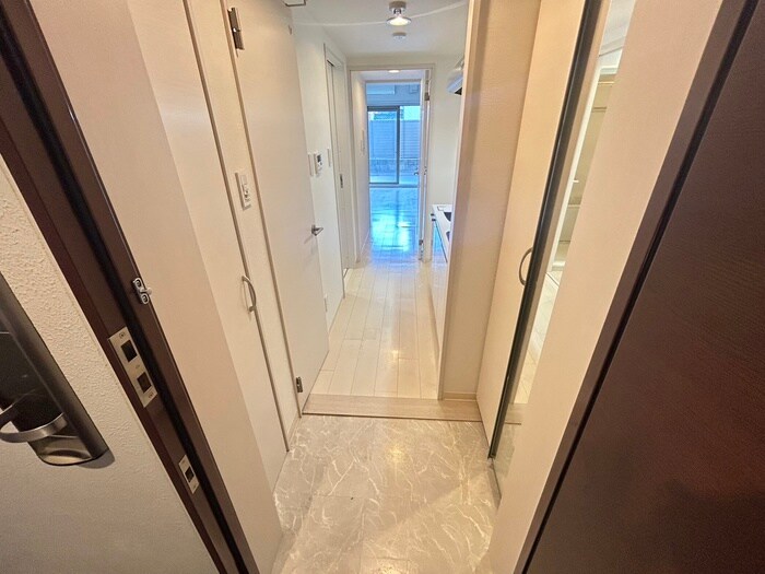 物件内観写真7　(玄関)