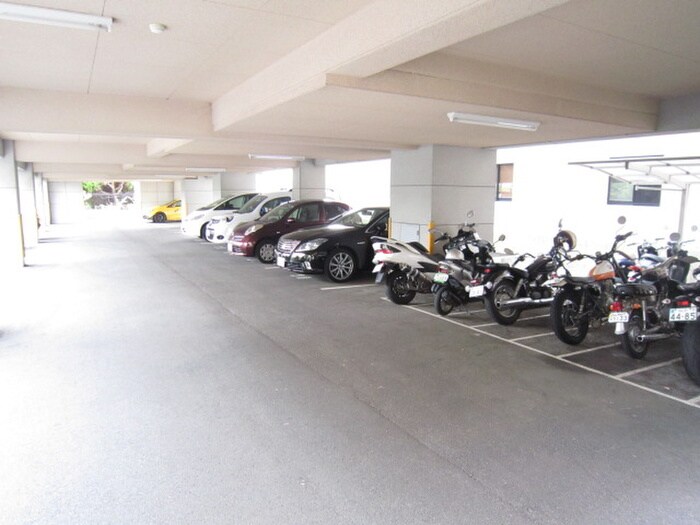 物件外観写真2　(バイク置き場)