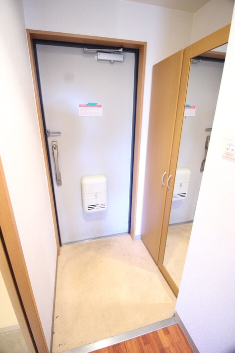 物件内観写真7　(玄関)