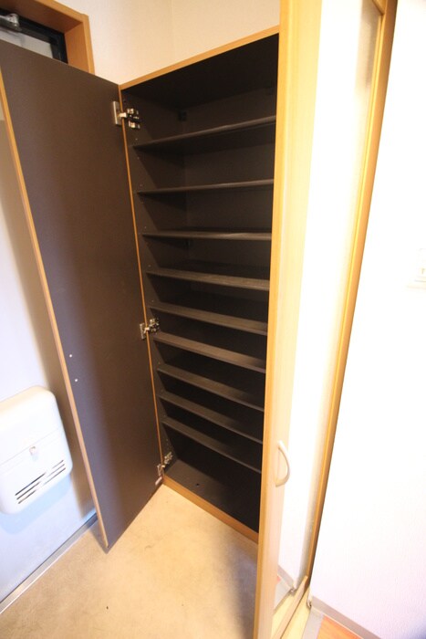 物件内観写真8　(靴箱)