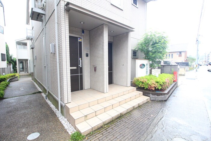物件外観写真4　(エントランス部分)