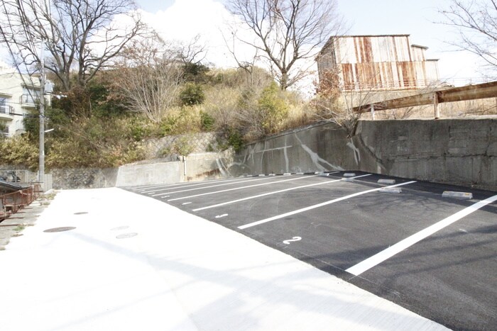 物件外観写真2　(駐車場)