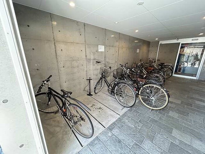 物件外観写真4　(駐輪場)