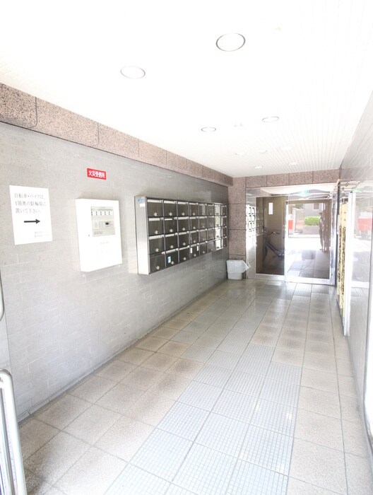 物件外観写真5　(エントランス部分)