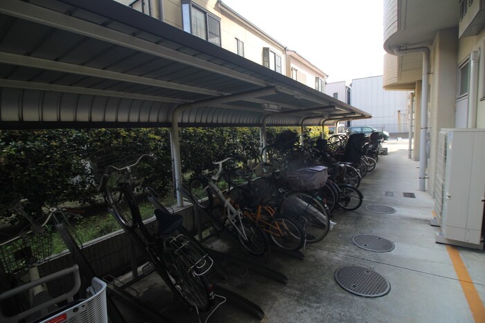 物件外観写真4　(駐輪場)