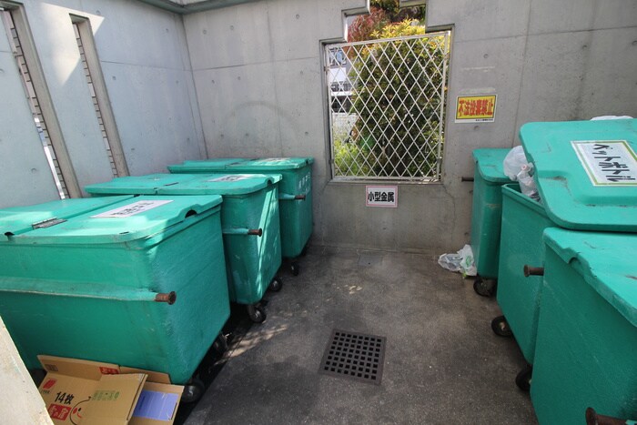 物件外観写真5　(駐車場)