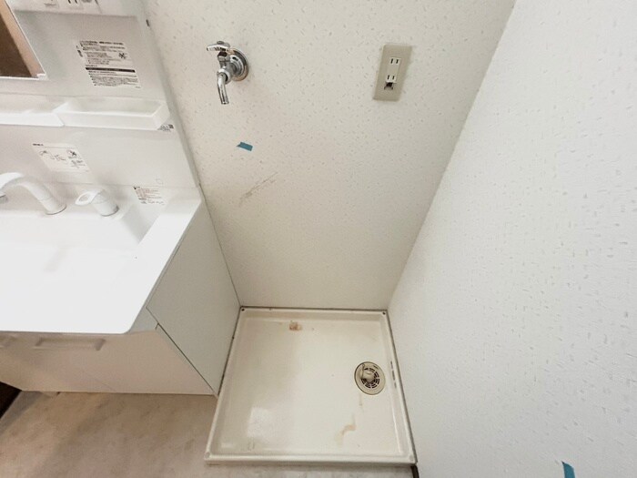 物件内観写真18　(洗濯機置場)