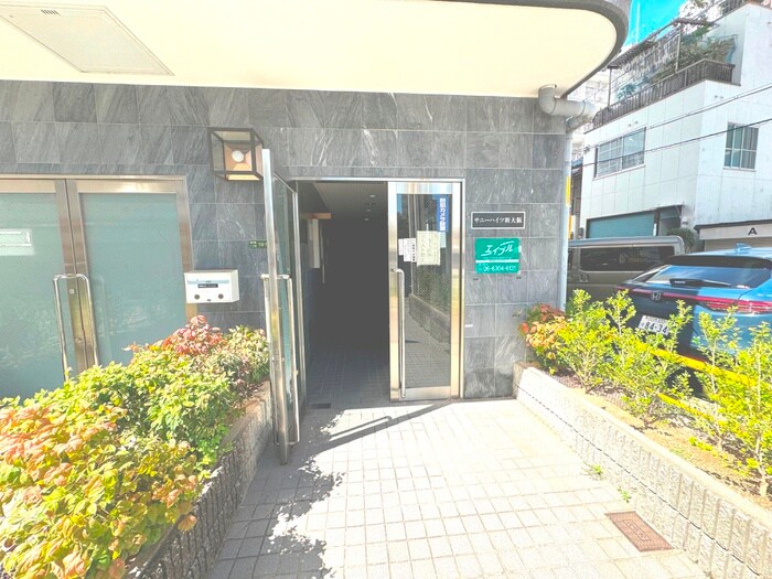 物件外観写真2　(エントランス部分)